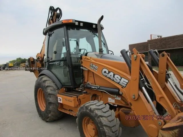 Case 590SN Backhoe Loader