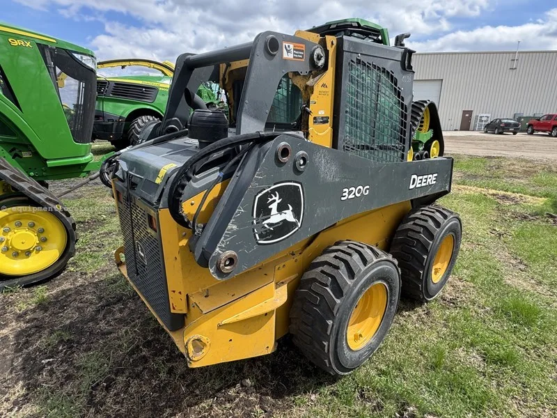 John Deere 320G Skid Steer