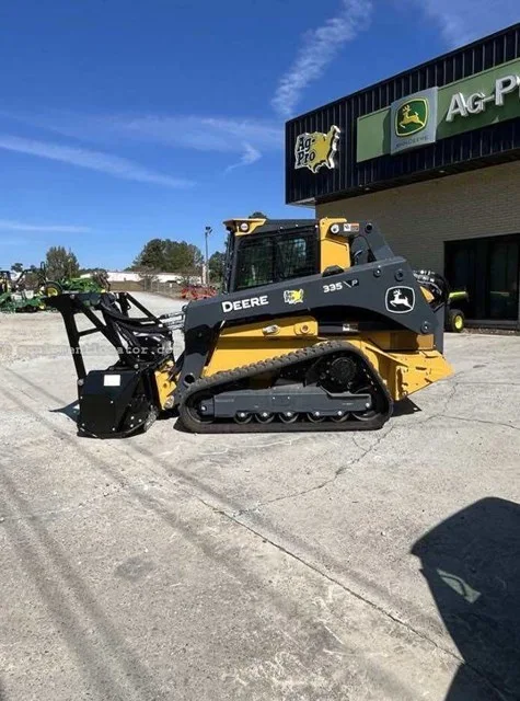 John Deere 335P Skid Steer