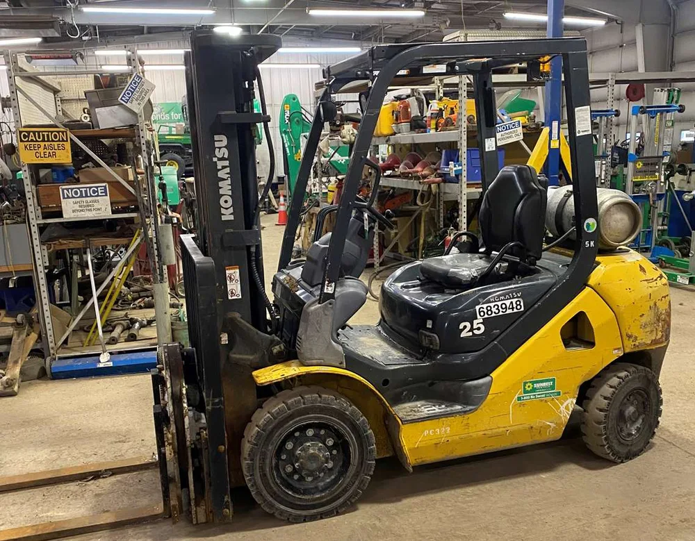 Komatsu FG25T-16 Forklift