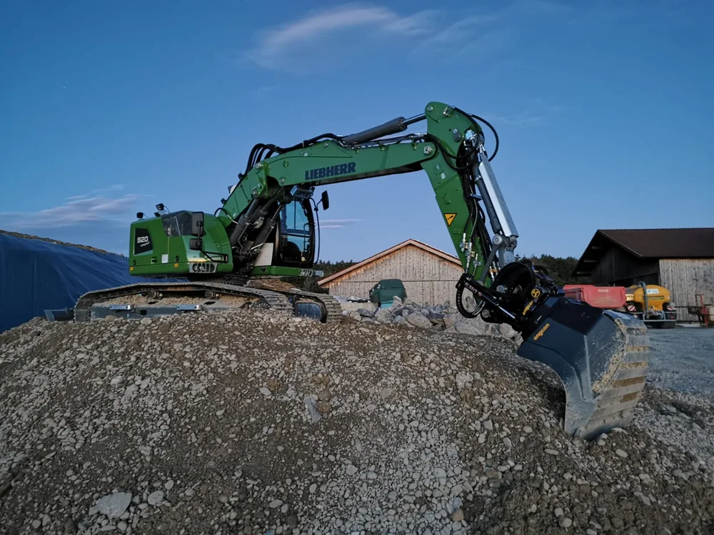 Liebherr R 920 Excavator