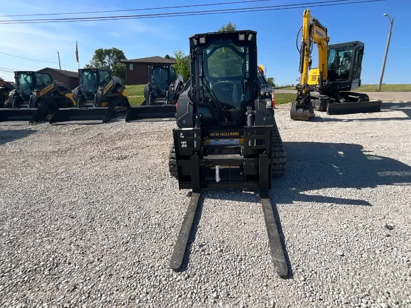 New Holland C327 Skid Steer